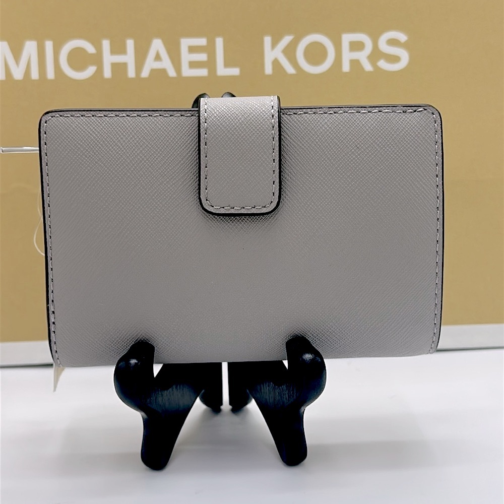 MICHAEL KORS Medium Saffiano Leather Bifold CN Wallet
PEARL GREY
NWT - Picture 6 of 14
